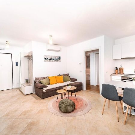 Central 700 Square Fructus Plaza - Eva Apartment Temešvár Exteriér fotografie