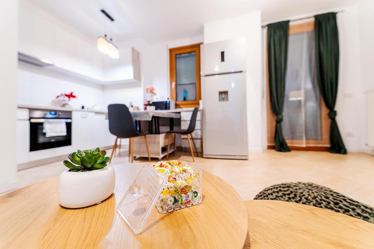 Central 700 Square Fructus Plaza - Eva Apartment Temešvár Exteriér fotografie