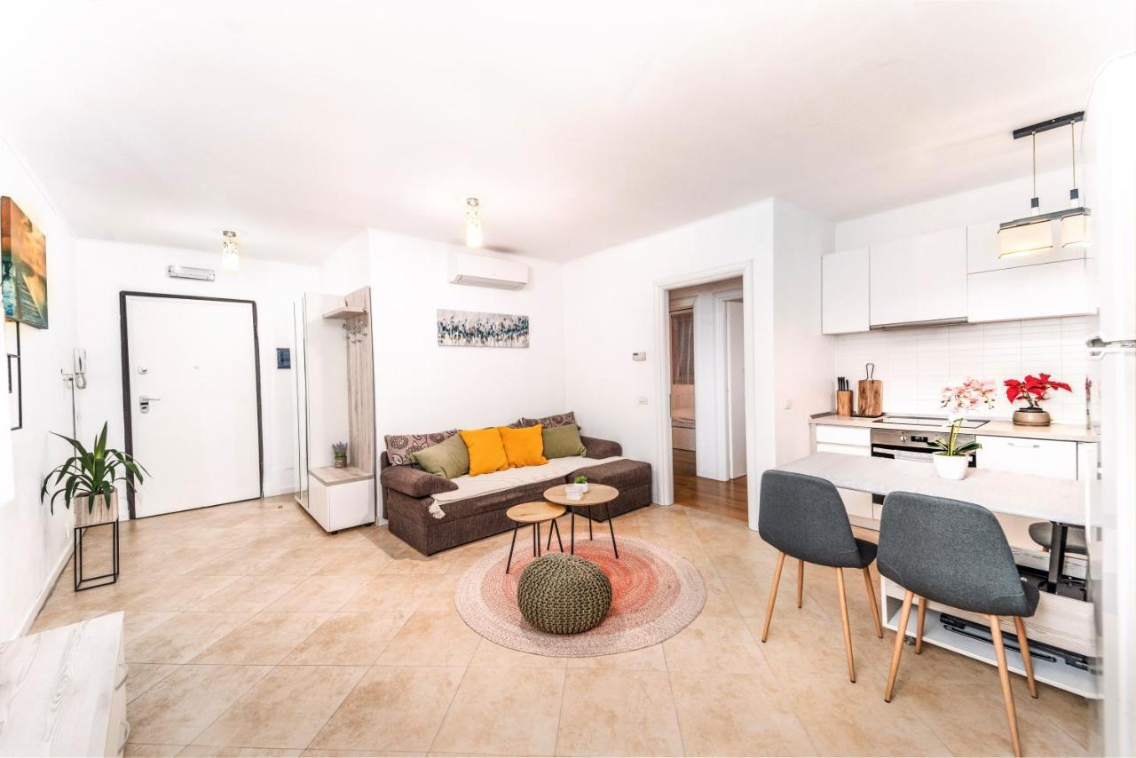 Central 700 Square Fructus Plaza - Eva Apartment Temešvár Exteriér fotografie