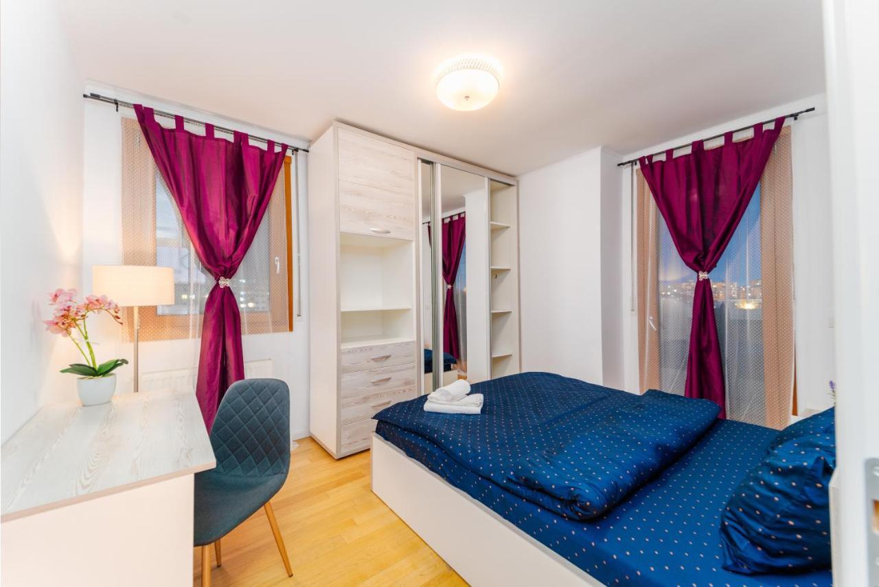 Central 700 Square Fructus Plaza - Eva Apartment Temešvár Exteriér fotografie