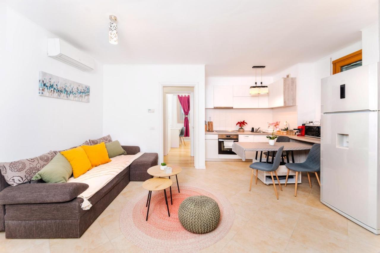 Central 700 Square Fructus Plaza - Eva Apartment Temešvár Exteriér fotografie